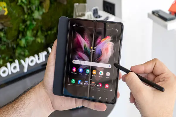  Samsung Galaxy Z Fold4 case leaks showing a slightly different aspect ratio 