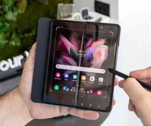 ظاهرا سامسونگ گلکسی Z فولد آینده صفحه نمایش کاربردی تری خواهد داشت