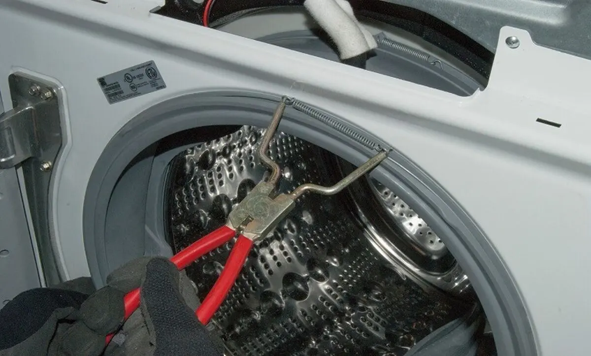 RG-WASH-Front-Load-Remove-the-spring-clamp
