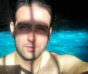 عکس بازیگر مرد ایرانی؛ مانکن این روزهای ایران در استخر!