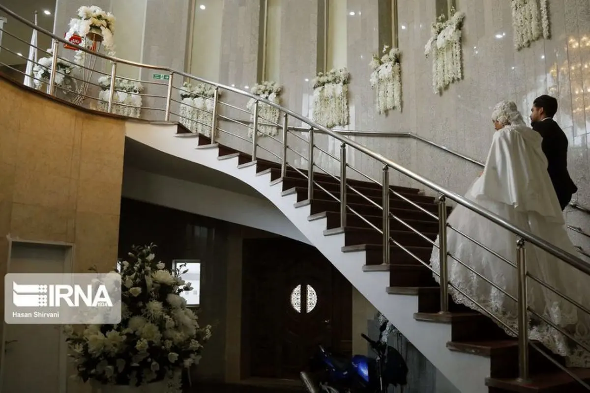 (تصاویر) «نسیم شوستری» پرستار معروفِ بخش کرونا عروسی کرد