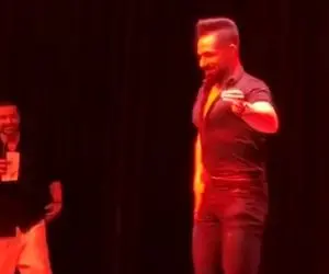 آواز شاد؛ این آقا یه جور مردونه عربی رقصید تمام اعضا و جوارحشو مثل ویبره میلرزونه