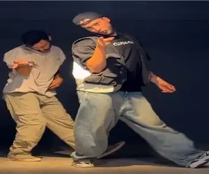 آواز مسخره؛ دوتا پسر گل تو گلدون با من آدم آرومیم یه رقص تلو ولویی رفتن خندت میگیره