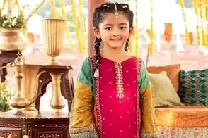 آواز شاد؛ دختر بچه هندی با رقصش آمیتاپاچان و شاهرخ خان رو زیرو کرد زده سیم آخر