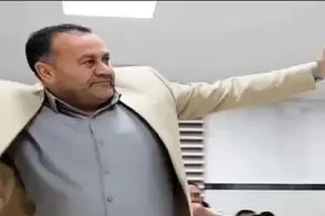 آواز شاد؛ خواننده یطوری با انرژی خوند که همه پاشیدن هلیکوپتری اومدن وسط