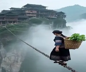 معماری خلاقانه؛ خونه ساختن مسیرش صعب العبوره عزرائیل همراهیشون میکنه در لحظه ببرتشون