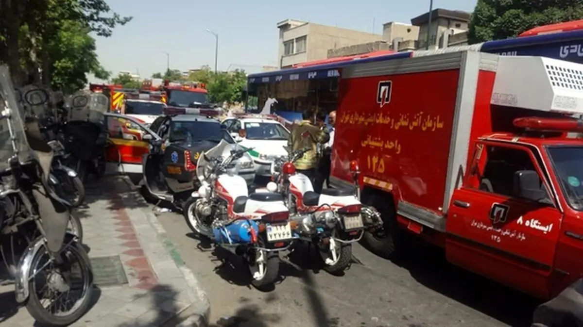 (تصاویر) آتش سوزی انبار پارچه مولوی