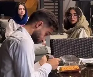 آواز احساسی؛ پسر معلول تنها تو کافه برا خودش تولد گرفت ملت فهمیدن سنگ تموم گذاشتن