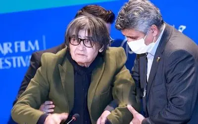 عکسی قدیمی و خاص از رضا رویگری در آغوش حسین عرفانی