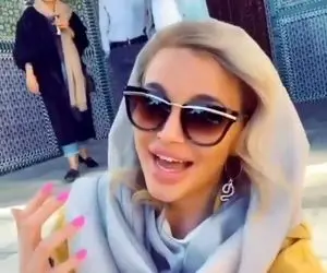 آواز خوندن دختر خارجی مو بلوند در اصفهان / ویدیو