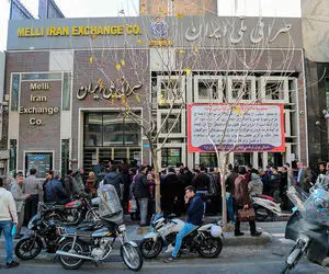 شرایط خرید دلار صرافی ملی تغییر کرد؛ صف خرید برچیده می شود؟