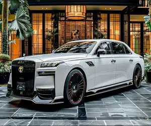 ماشین لوکس؛ بزرگترین تویوتا جهان با موتور توربو از فولاد و پر طاووس ساخته شده