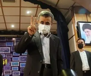 حمله و انتقادات به محمود احمدی نژاد پس از ثبت‌نام وی در انتخابات