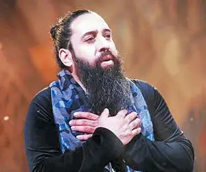 آواز سیاه؛ روزبه نعمت الهی با همخوانی مادرش برای ایران رقص شعله ها خوند