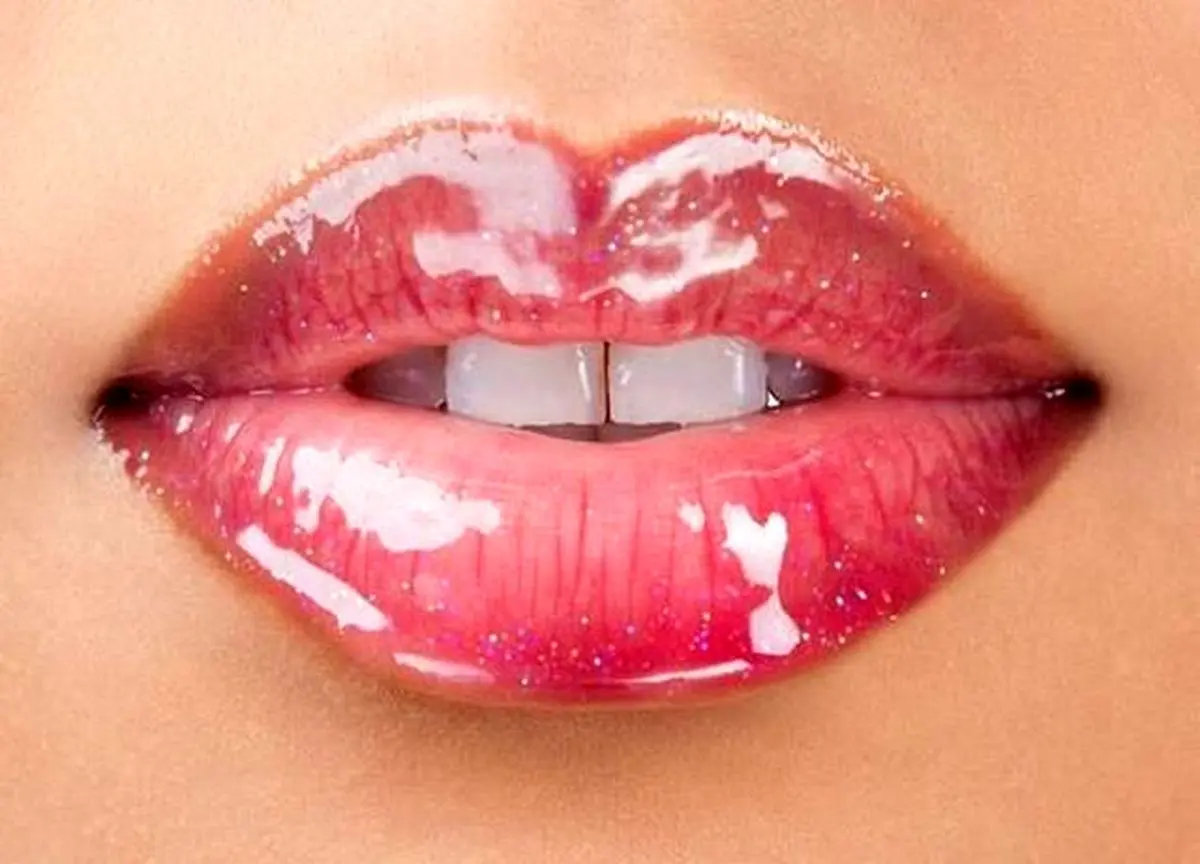 glossy-lipstick-model-25