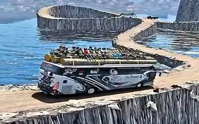 جا به جایی جانکاه؛ اتوبوس سواری هندیا رو سقف جوریه که عزرائیلم بیخیالشون شده خوش باشن