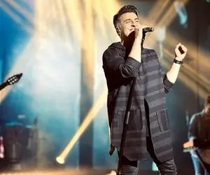 آواز عاشقانه؛ علیرضا طلیسچی همین که گفت بارون اومدو یادم داد کل سالن باهاش هم صدا شدن