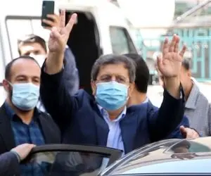 درگیری هواداران و مخالفان همتی بیرون حسینیه ارشاد + ویدئو