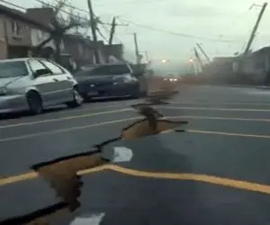 معماری طبیعت؛ آسفالت خیابون شکافت مواد مذاب داخل زمین شره کرد خیلی آخرالزمانیه