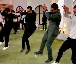 آواز محلی؛ رقص لری پر تنش که خیلی بپر بپر داره با تیپای چیتان پیتان و اتوکشیده آقایون