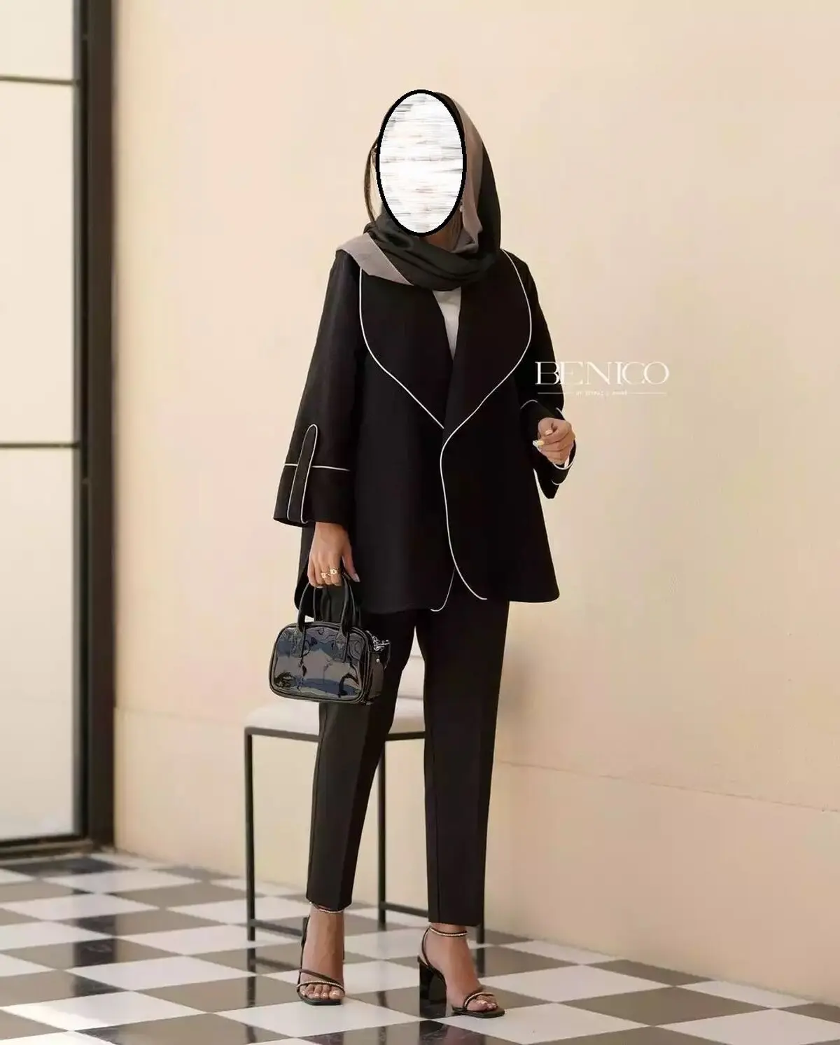 از از زیر مانتو کتی چی بپوشیم