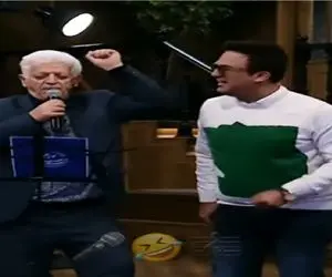 سوتی خندان؛ شرکت کننده ماه پیشونی هوروش بند یجور میخونه انگار شعار راهپمایی غشیدن