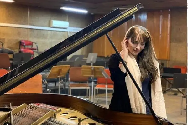 علاقه عجیب بهنوش طباطبایی به کشف حجاب!