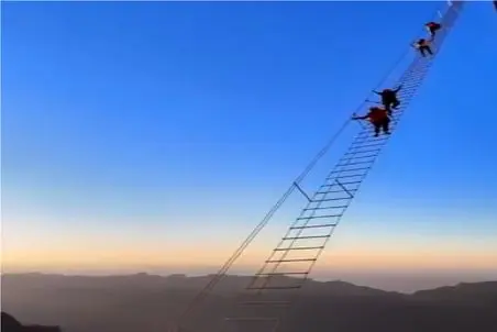 مستند کاوش؛ به اسم کوهنوردی نردبون زدن صاف به سمت خدا هرکی جونش زیادیه میره روش