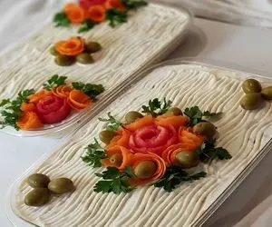 ترفندهای خوشمزه تر شدن الویه؛ اگه سیب زمینی رو با شیر بپزی و اینجوری طعم دار کنی عالی میشه