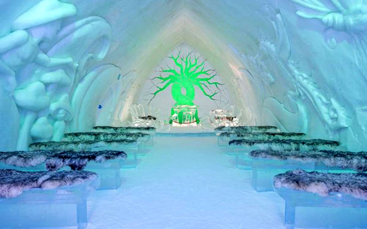 0_Canadas-ice-hotel-has-created-a-3D-tour-so-you-can-experience-it-from-home (5)