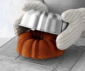 ترفندهای آشپزی؛ چکار کنیم تا کیک راحت از قالب جدا بشه؟