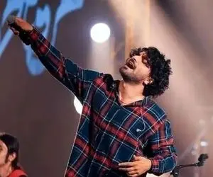 آواز احساسی؛ عرفان طهماسبی تو اجرا جلو مور و ملخ آدم آهنگ گوگوش با صدا مردونش خوند 