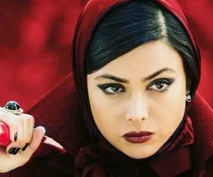 آواز شاد؛ رقص آزاده صمدی در مجلس مملو از مرد/ چه لباساییم پوشیده