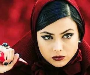 آواز شاد؛ رقص آزاده صمدی در مجلس مملو از مرد/ چه لباساییم پوشیده