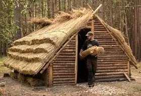معماری خلاقانه؛ با چوب و جارو جیک ثانیه تو جنگل یه کلبه ساختن محشر شده