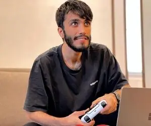 اولین ویدیو از مهراد جم در تهران با 5 دختر در پل طبیعت!