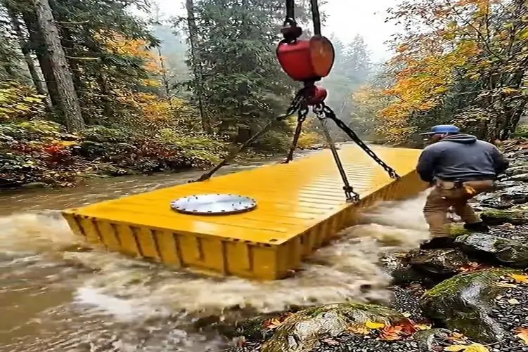 معماری خلاقانه؛ کانتینرو جاساز کردن زیر آب رودخونه خونه مخفی ساختن ماهیا رو دید میزنن