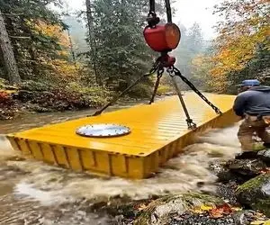 معماری خلاقانه؛ کانتینرو جاساز کردن زیر آب رودخونه خونه مخفی ساختن ماهیا رو دید میزنن