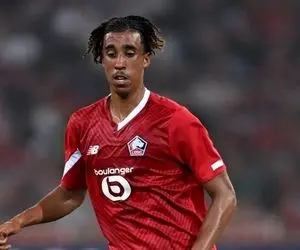 مدافع منچستریونایتد 3 ماه خانه نشین شد