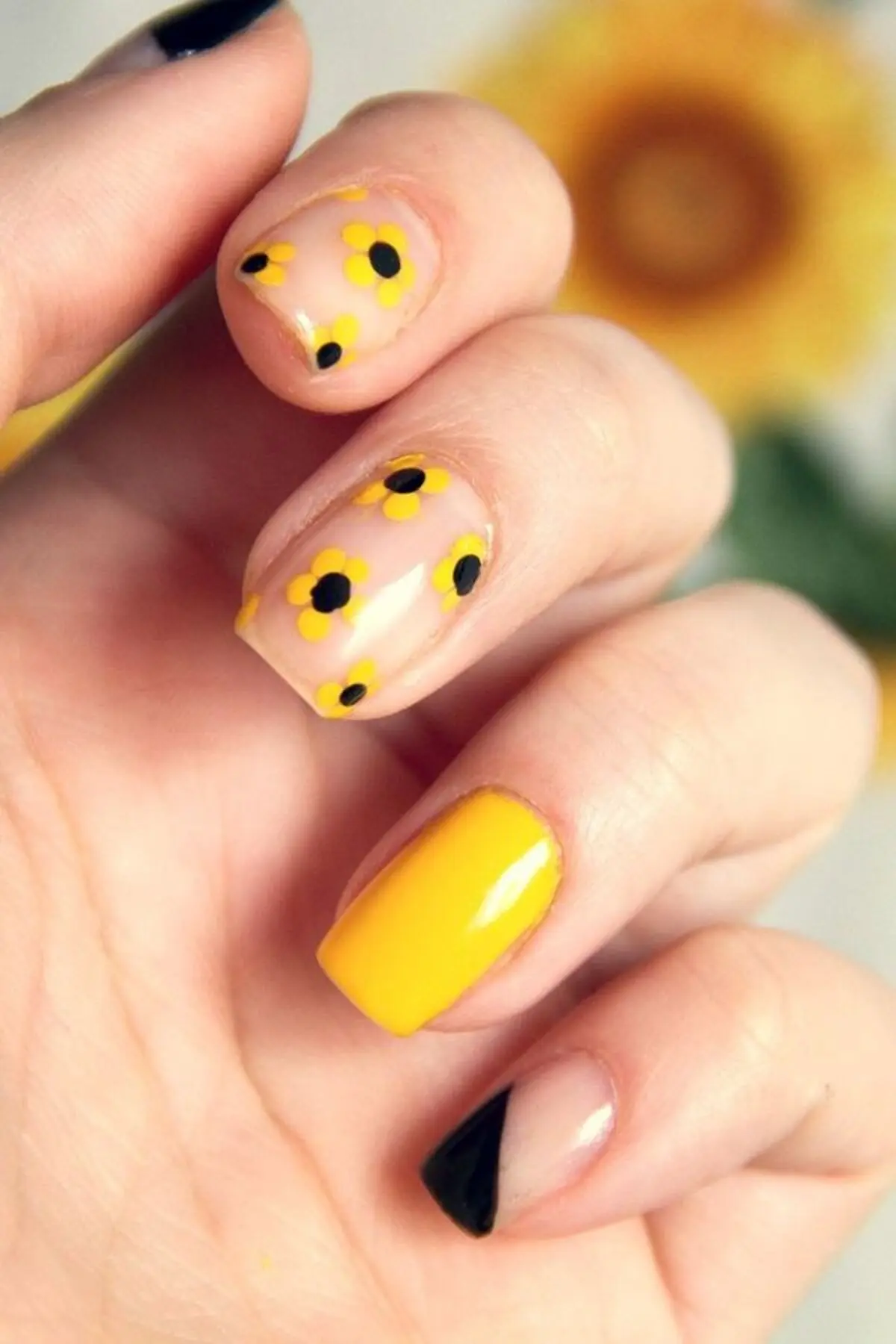 ناخن-زرد-مشکی-35