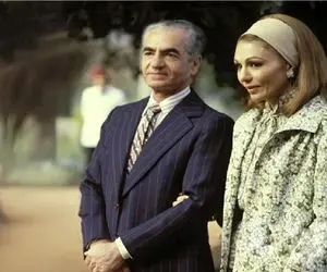 سفر به ایام قدیم سال 1357؛ شاه و فرح بعد فرار کنار استخر تو مراکش 