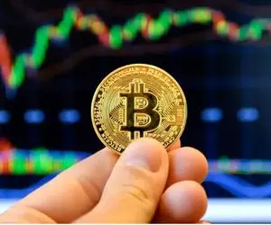 سقوط بیت‌کوین زیر میانگین سالانه؛ هشدار تحلیلگران درباره ریزش‌های عمیق