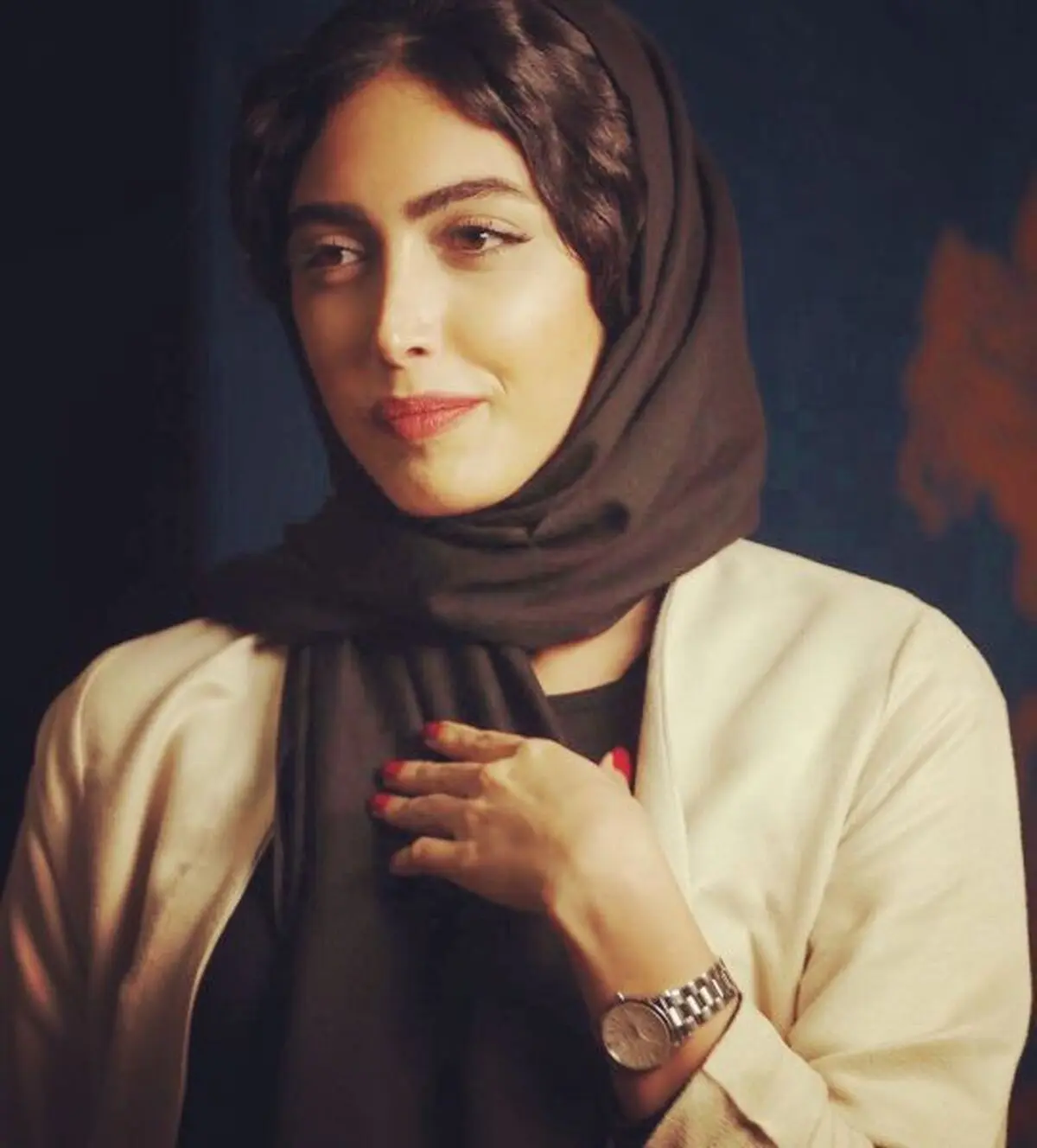 کشف حجاب (ساناز طاری) بازیگر سریال پدر جنجالی شد + عکس