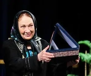 پری امیرحمزه به سوگ فرزندش نشست