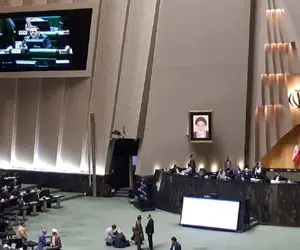 حالا که مجلس با استعفای حسین‌زاده مخالفت کرد تکلیف چیست؟