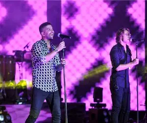 آواز احساسی/زانیار و ایهام با رفتنت یعنی مصیبت کل مردم سیدنی رو به گریه انداختن