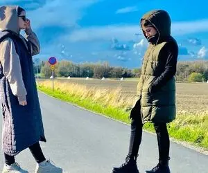 سارا و نیکا در خیابان های سوئد در حال خود نمایی و ولگردی!