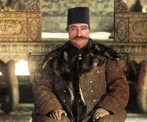 آواز قدیمی؛ شعری که ناصرالدین شاه سروده و ارکستر پاریس می‌نوازد! کیه کیه در میزنه 