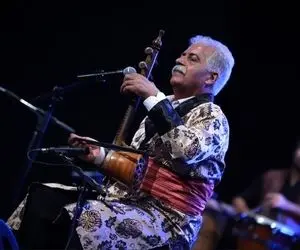 آواز بهجتی؛ فرج علیپور چه با ریتم و ابرو بالا آهنگ قمرتاج رو خوند سالن به لرزش دراومد