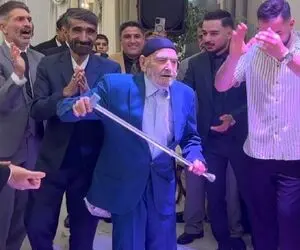 آواز شاد؛ حاجی بابا تو عروسی یه تکنویی میره که نبینی نصف عمرت بر فناست چیه خدایی